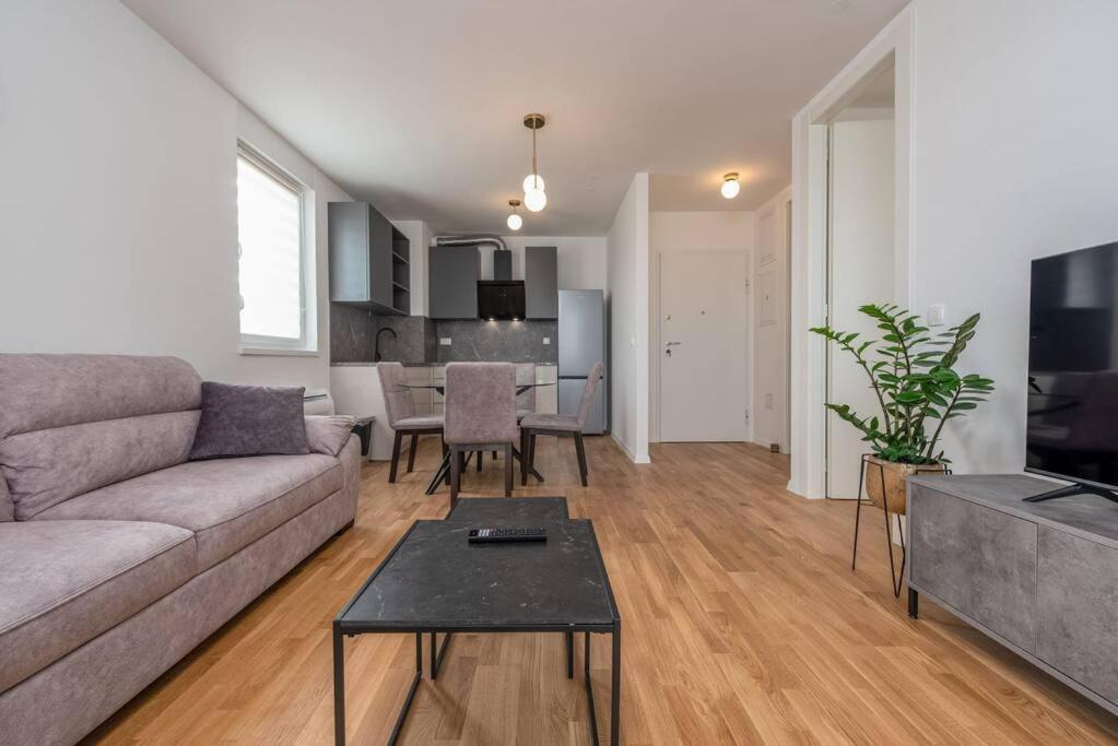 Apartment Modern And Comfortable In