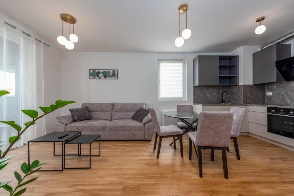 Modern And Comfortable In Apartment