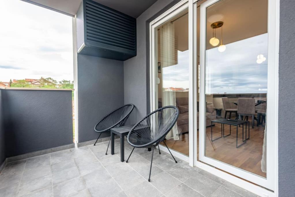 Modern And Comfortable In Apartment